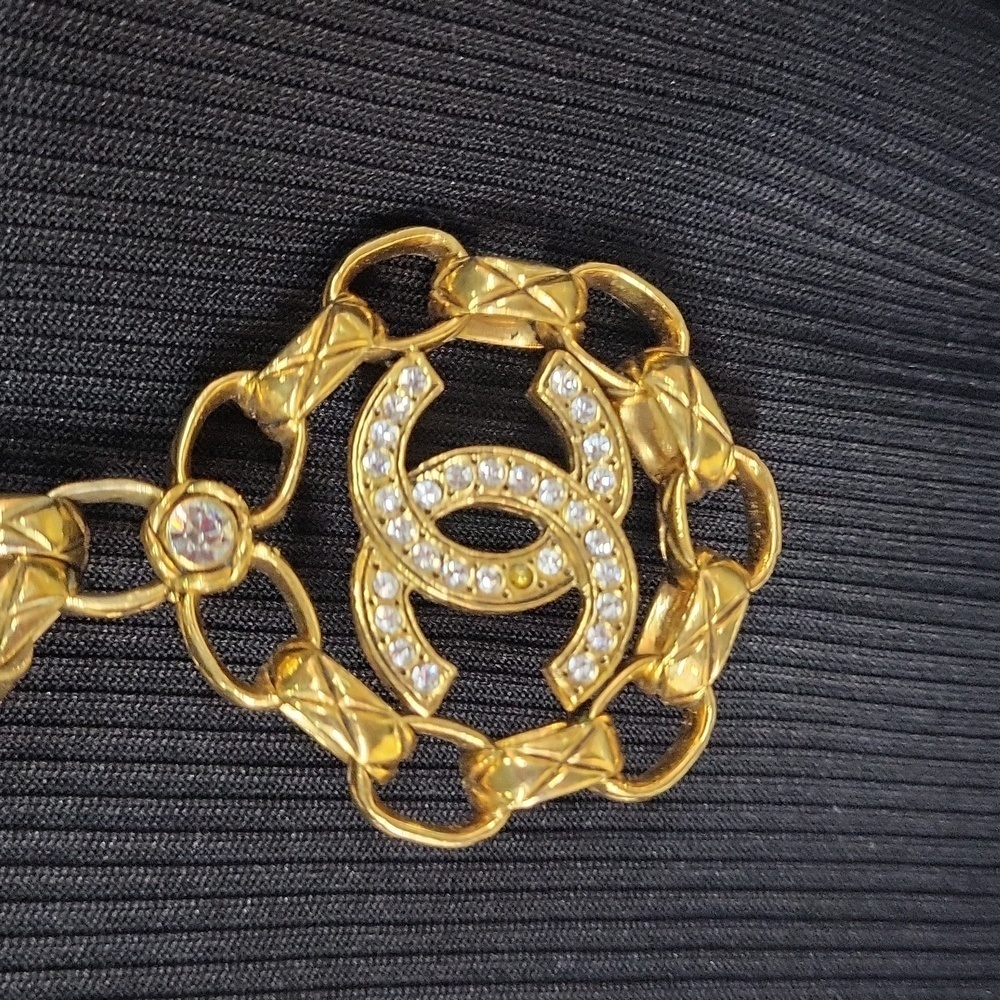Chanel Vintage Double Chain Large CC Medallion Necklace - Picture 6 of 17